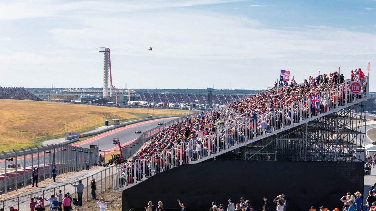 Spectators and grandstands at Turn 11 at Circuit of the Americas in 2012.